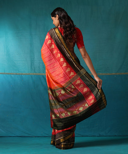 Handloom_Pink_And_Red_Pure_Mulberry_Silk_Patola_Saree_With_Black_Border_And_Palla_WeaverStory03