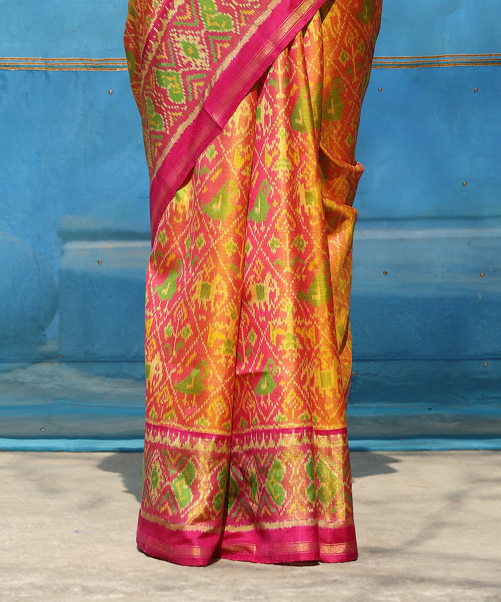 Peach_And_Pink_Handloom_Pure_Mulberry_Silk_Ikat_Patola_Saree_With_Pink_Border_And_Palla_WeaverStory_04