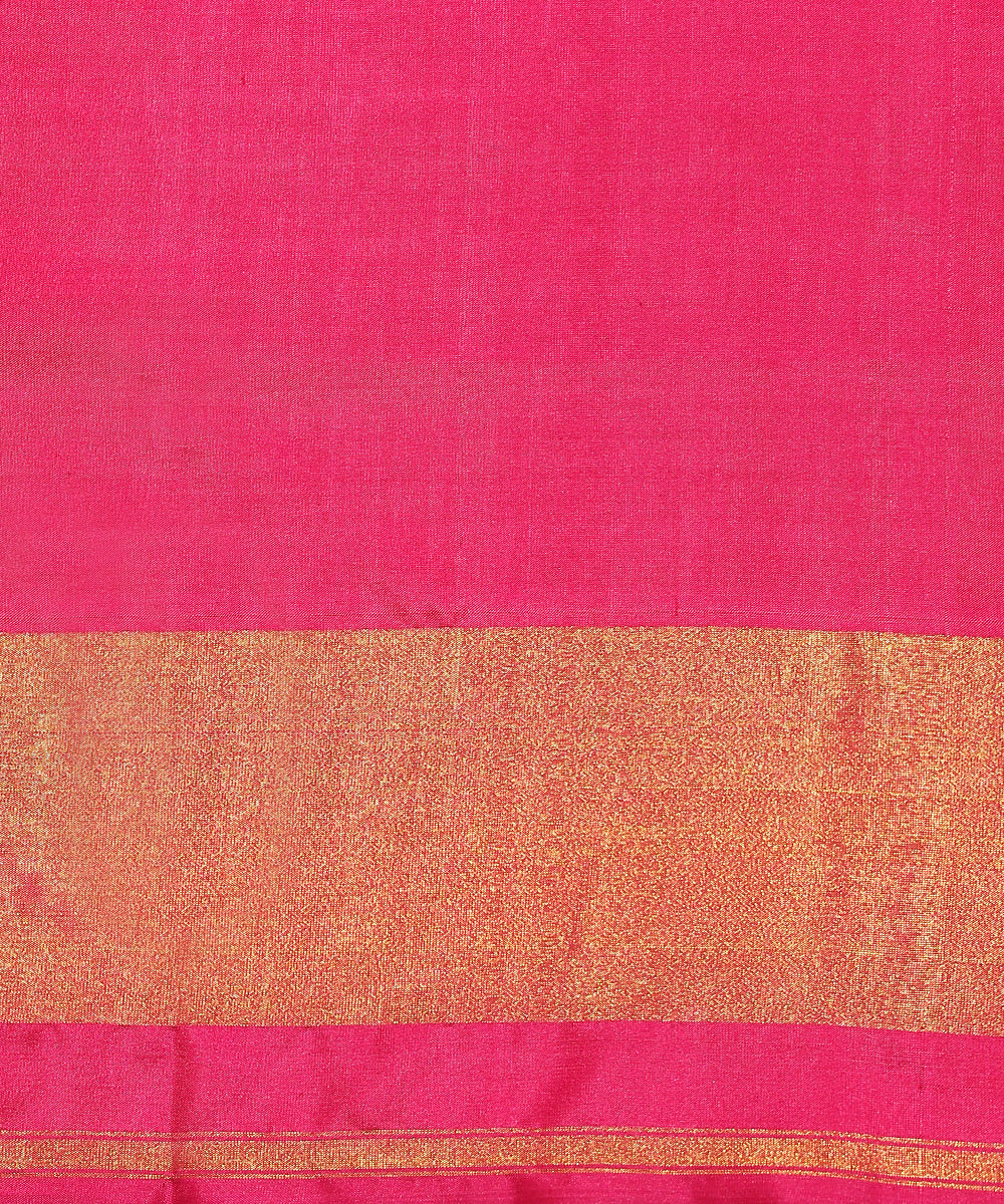 Peach_And_Pink_Handloom_Pure_Mulberry_Silk_Ikat_Patola_Saree_With_Pink_Border_And_Palla_WeaverStory_05