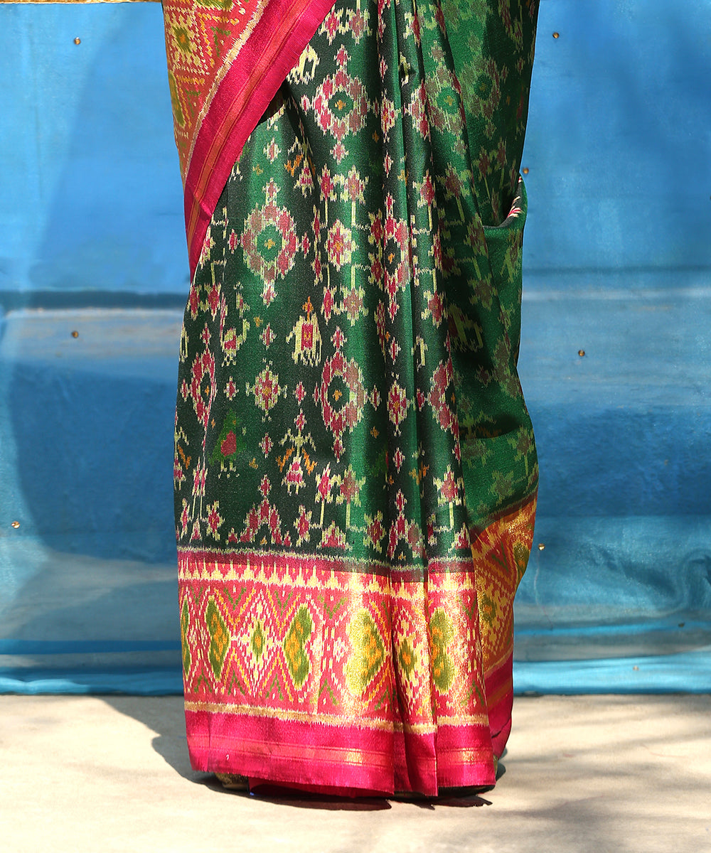 Handloom_Green_And_Pink_Pure_Mulberry_Silk_Ikat_Patola_Saree_With_Pink_Border_And_Palla_WeaverStory_04