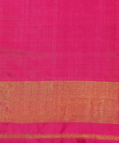 Handloom_Green_And_Pink_Pure_Mulberry_Silk_Ikat_Patola_Saree_With_Pink_Border_And_Palla_WeaverStory_05
