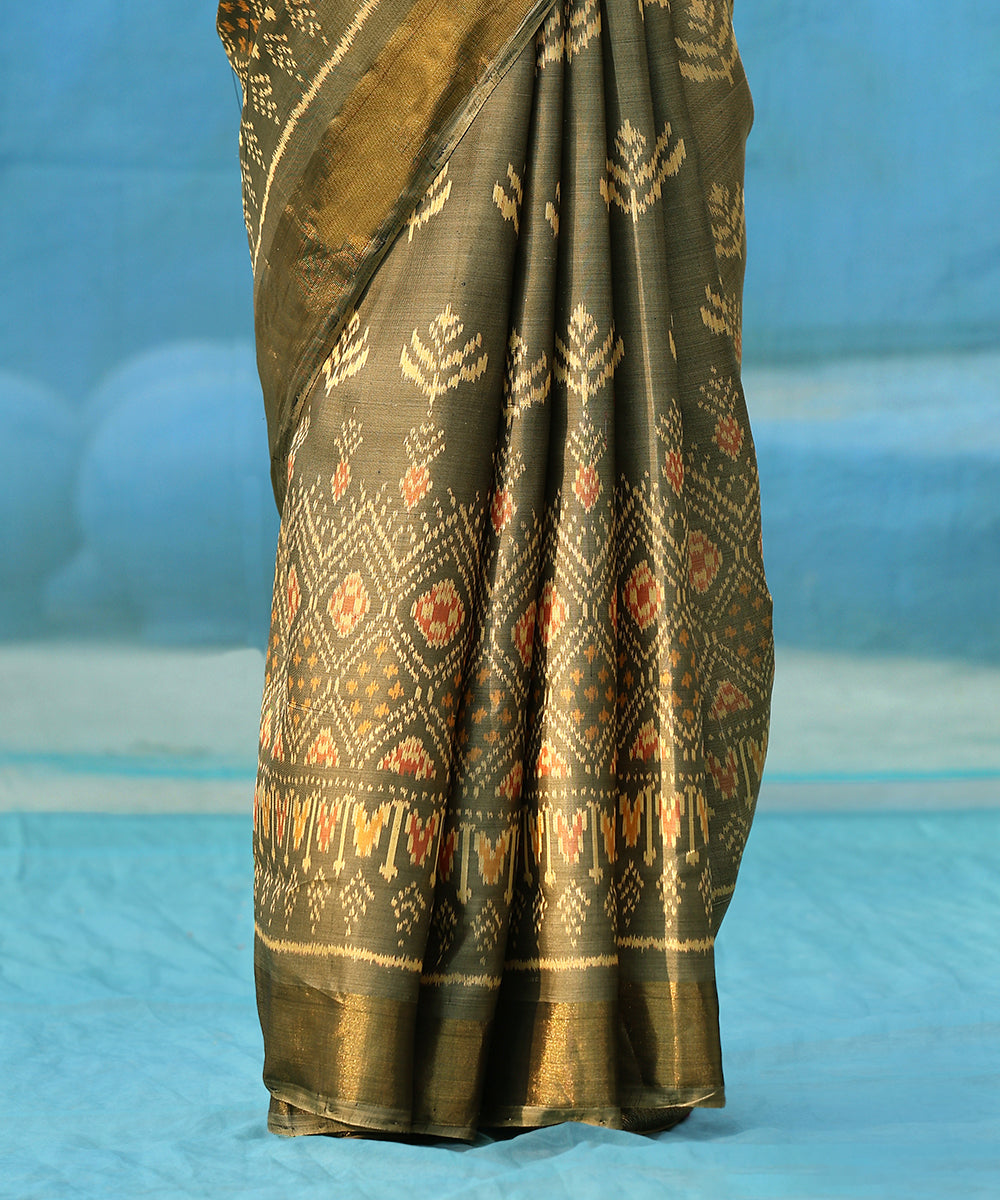 Handloom_Grey_And_Pale_Yellow_Pure_Mulberry_Silk_Ikat_Patola_Saree_With_Tissue_Border_WeaverStory_04