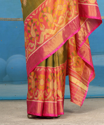 Pink_And_Green_Handloom_Pure_Mulberry_Silk_Ikat_Patola_Saree_With_Tissue_Border_WeaverStory_04