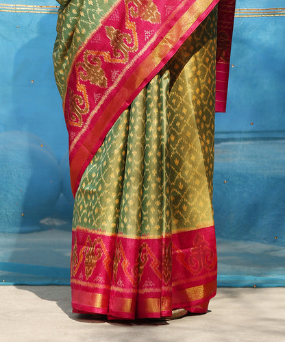 Green_And_Pink_Handloom_Pure_Mulberry_Silk_Ikat_Patola_Saree_With_Pink_Border_And_Palla_WeaverStory_04
