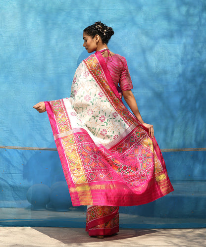 Handloom_White_And_Pink_Pure_Mulberry_Silk_Ikat_Patola_Saree_With_Tissue_Border_WeaverStory_03