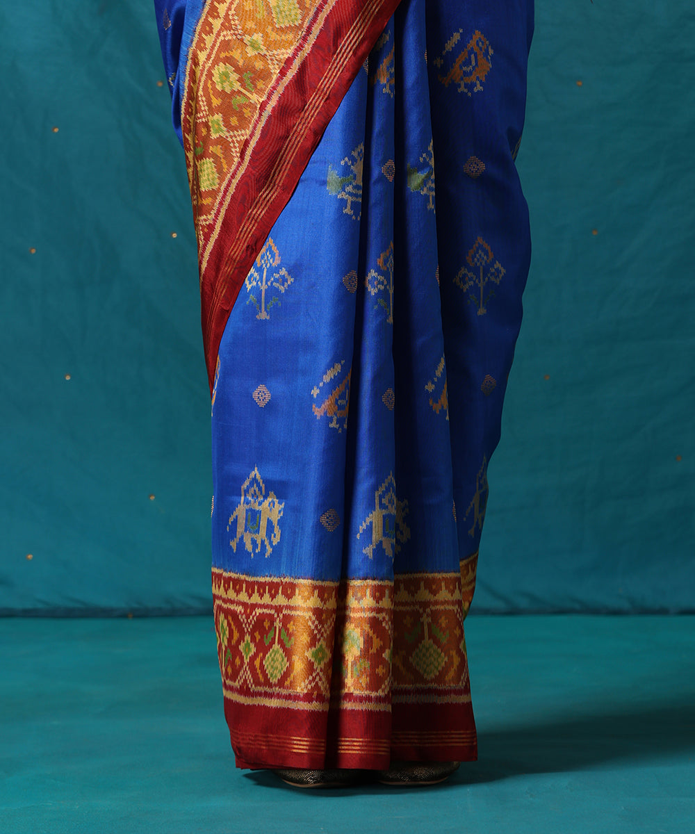 Blue_And_Maroon_Handloom_Pure_Mulberry_Silk_Ikat_Patola_Saree_With_Tissue_Border_WeaverStory04