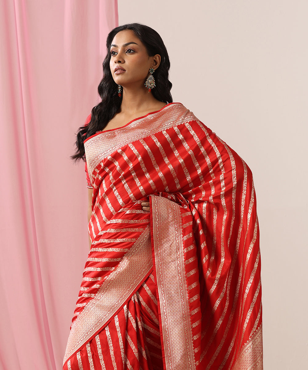 Red_Handloom_Pure_Katan_Silk_Banarasi_Saree_With_Cutwork_Zari_Bel_In_Diagonal_Weave_WeaverStory_01