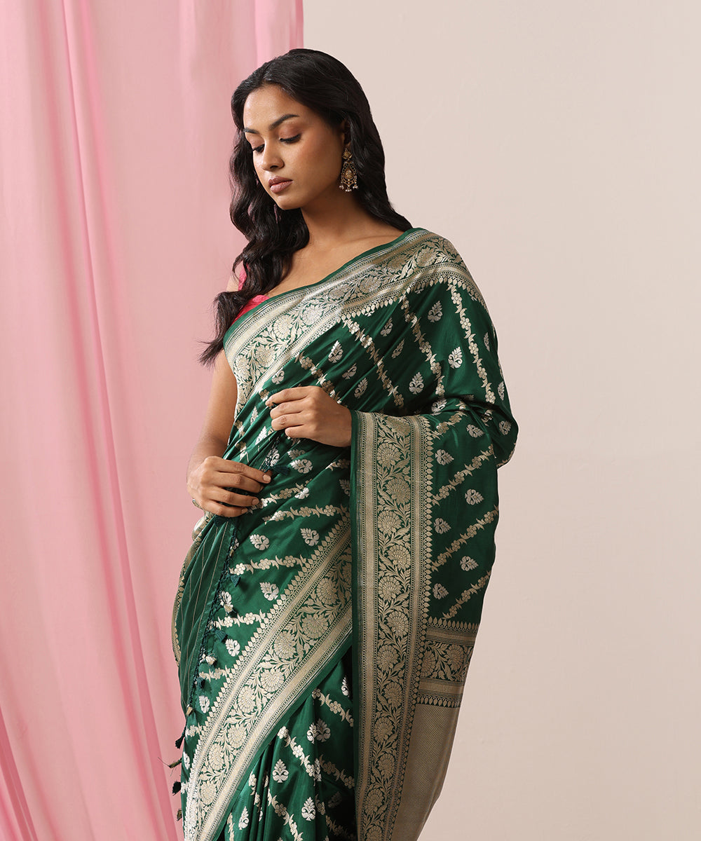 Handloom_Emerald_Green_Pure_Katan_Silk_Banarasi_Saree_With_Diagonal_Bel_And_Silver_Zari_Motifs_WeaverStory_01