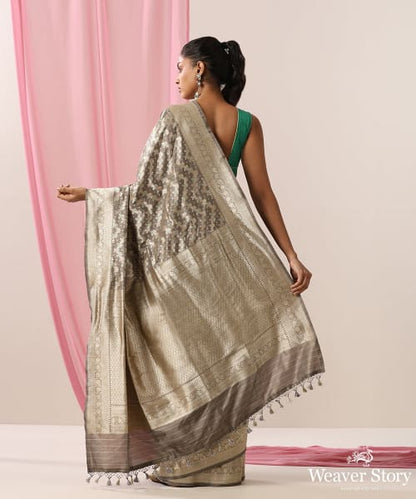Grey_Handloom_Pure_Katan_Silk_Banarasi_Saree_With_Pink_And_Green_Meenakari_WeaverStory_03