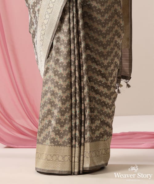 Grey_Handloom_Pure_Katan_Silk_Banarasi_Saree_With_Pink_And_Green_Meenakari_WeaverStory_04
