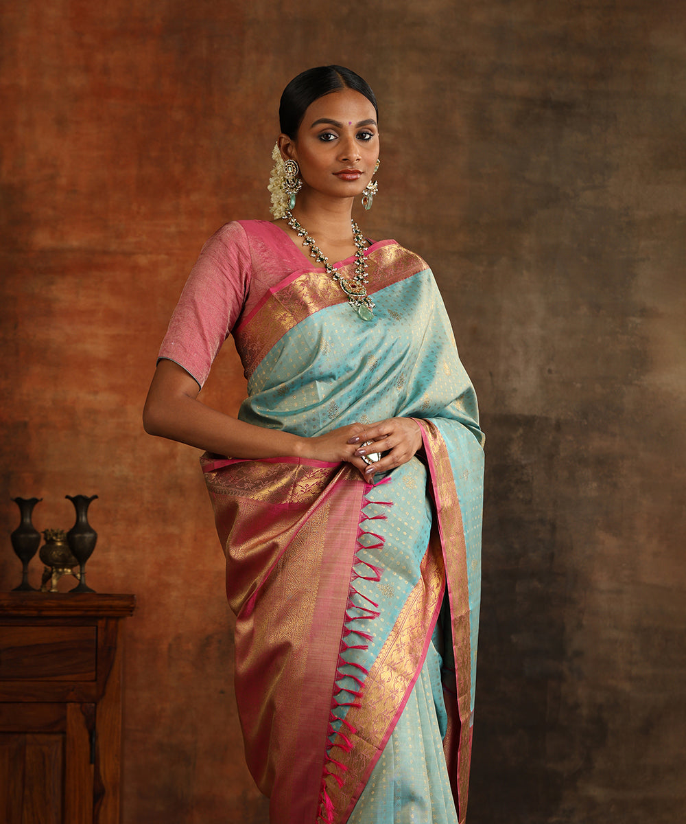 Powder_Blue_Handloom_Pure_Zari_Pure_Silk_Kanjivaram_Saree_With_Lilac_Border_WeaverStory_01