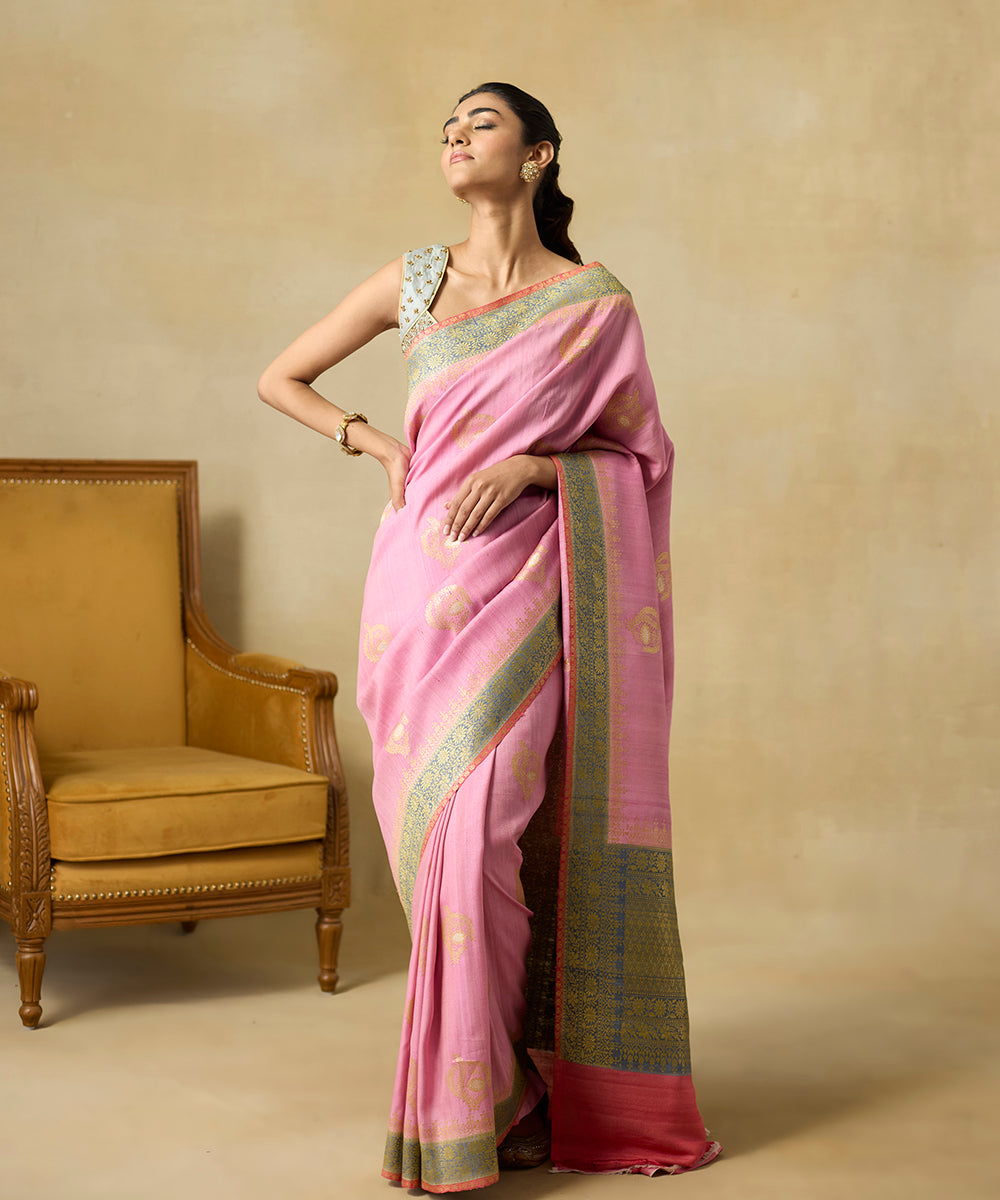 Handloom_Pink_Pure_Tussar_Georgette_Banarasi_Saree_With_Bottle_Green_Border_And_Peach_Selvedge_WeaverStory_01