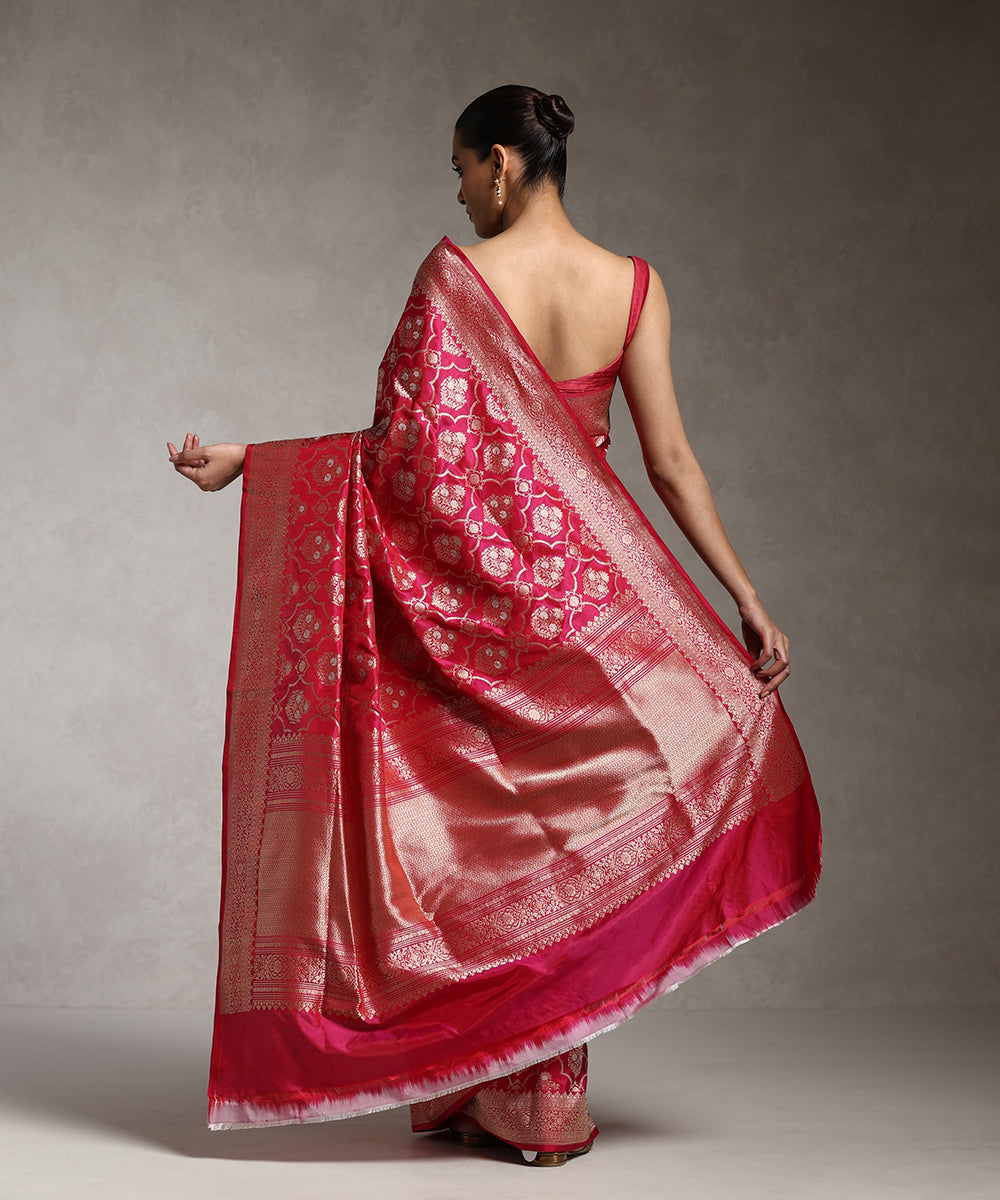 Magenta_Handloom_Pure_Katan_Silk_Jangla_Banarasi_Saree_With_Mehraab_Jaal_WeaverStory_03