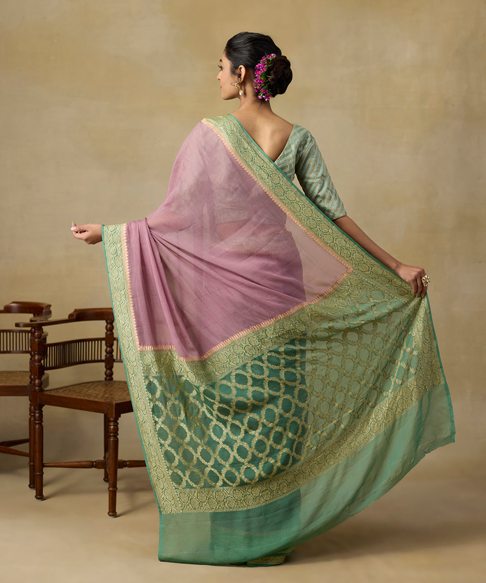 Mauve_And_Green_Handloom_Pure_Georgette_Banarasi_Saree_And_With_Border_WeaverStory_03