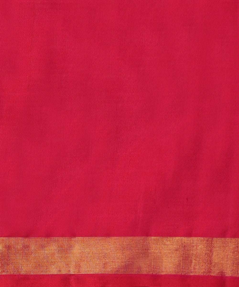 Orange_And_Pink_Handloom_Pure_Mulberry_Silk_Ikat_Patola_Saree_With_Pink_Temple_Border_WeaverStory05