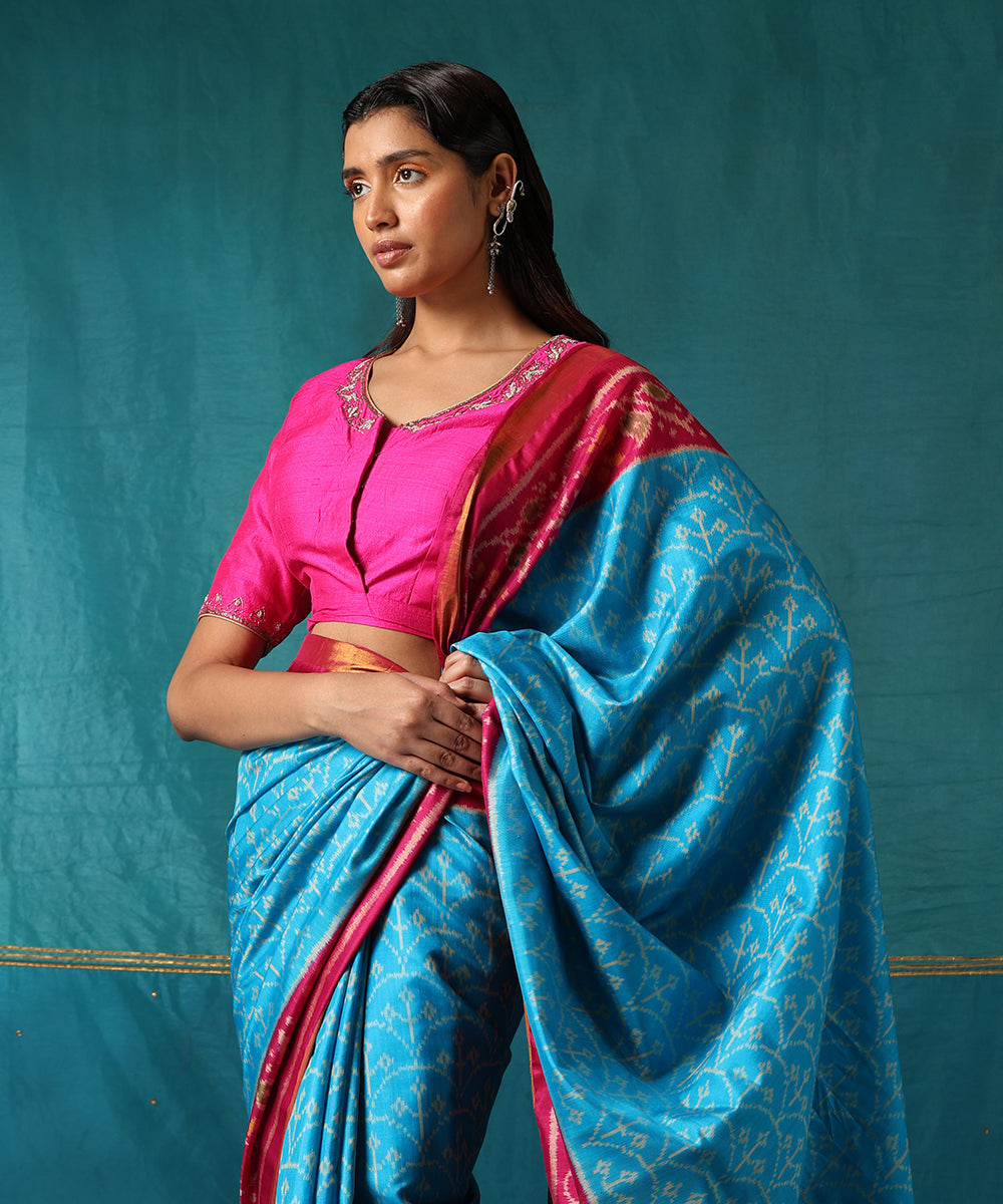 Turquoise_Handloom_Pure_Mulberry_Silk_Ikat_Patola_Saree_With_Pink_Border_WeaverStory01