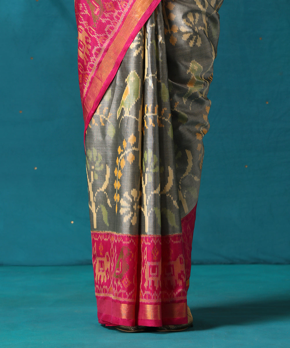 Handloom_Grey_And_Pink_Pure_Mulberry_Silk_Ikat_Patola_Saree_WeaverStory04