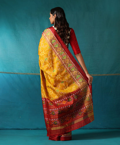 Mustard_Handloom_Pure_Mulberry_Silk_Ikat_Patola_Saree_With_Maroon_Border_And_Palla_WeaverStory03