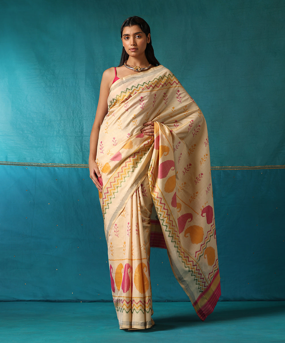 Cream_Handloom_Pure_Mulberry_Silk_Ikat_Patola_Saree_With_Paisley_Motifs_WeaverStory02