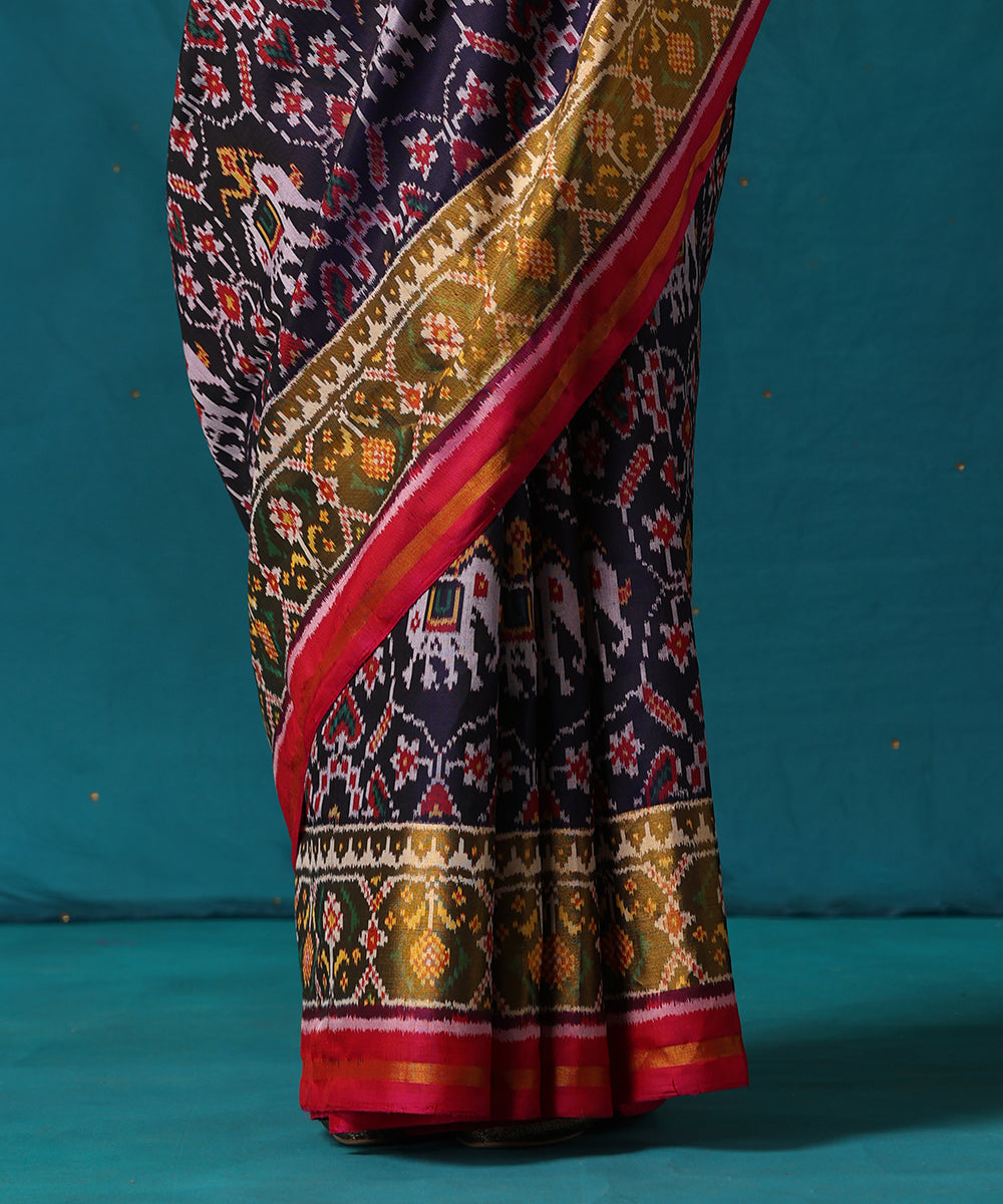 Handloom_Ink_Blue_And_Pink_Pure_Mulberry_Silk_Ikat_Patola_Saree_With_Geometrical_Patterns_WeaverStory04