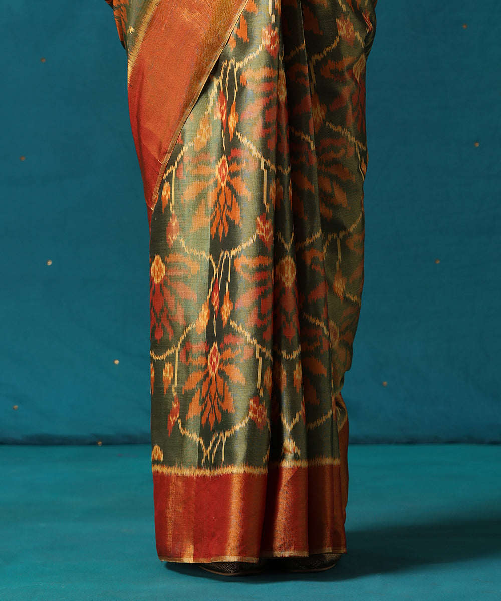 Handloom_Green_And_Mustard_Pure_Mulberry_Silk_Ikat_Patola_Saree_With_Big_Flower_Jaal_WeaverStory04