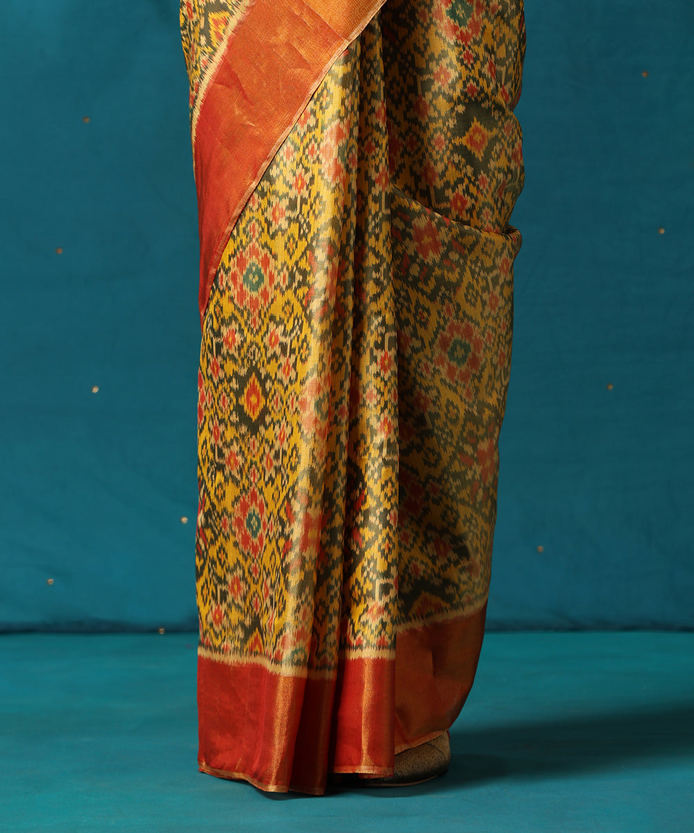 Green_And_Yellow_Dual_Tone_Handloom_Pure_Mulberry_Silk_Ikat_Patola_Saree_WeaverStory04