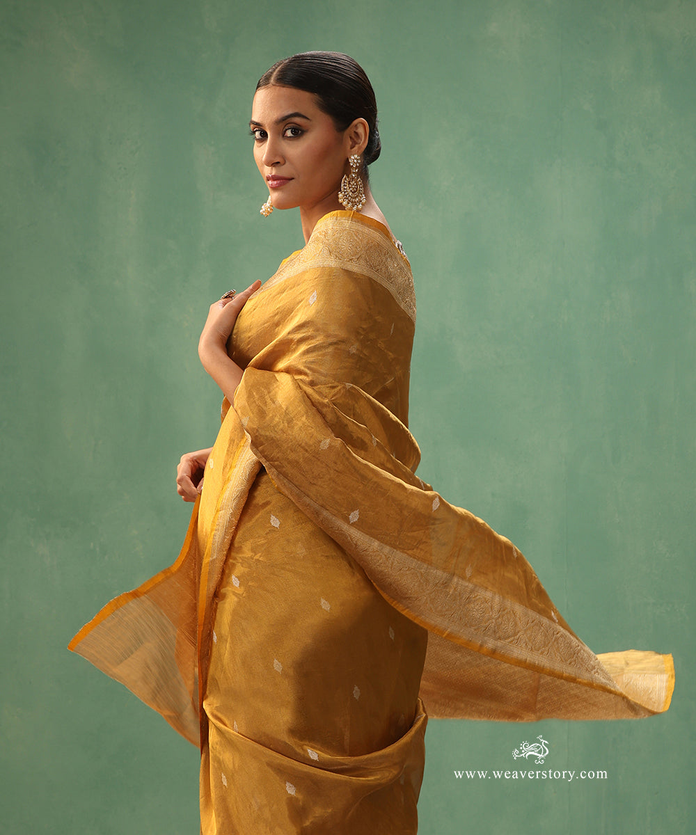 Gold_Zari_Handloom_Pure_Tissue_Silk_Ektara Banarasi_Saree_With_Kadhwa_Boota_WeaverStory_01