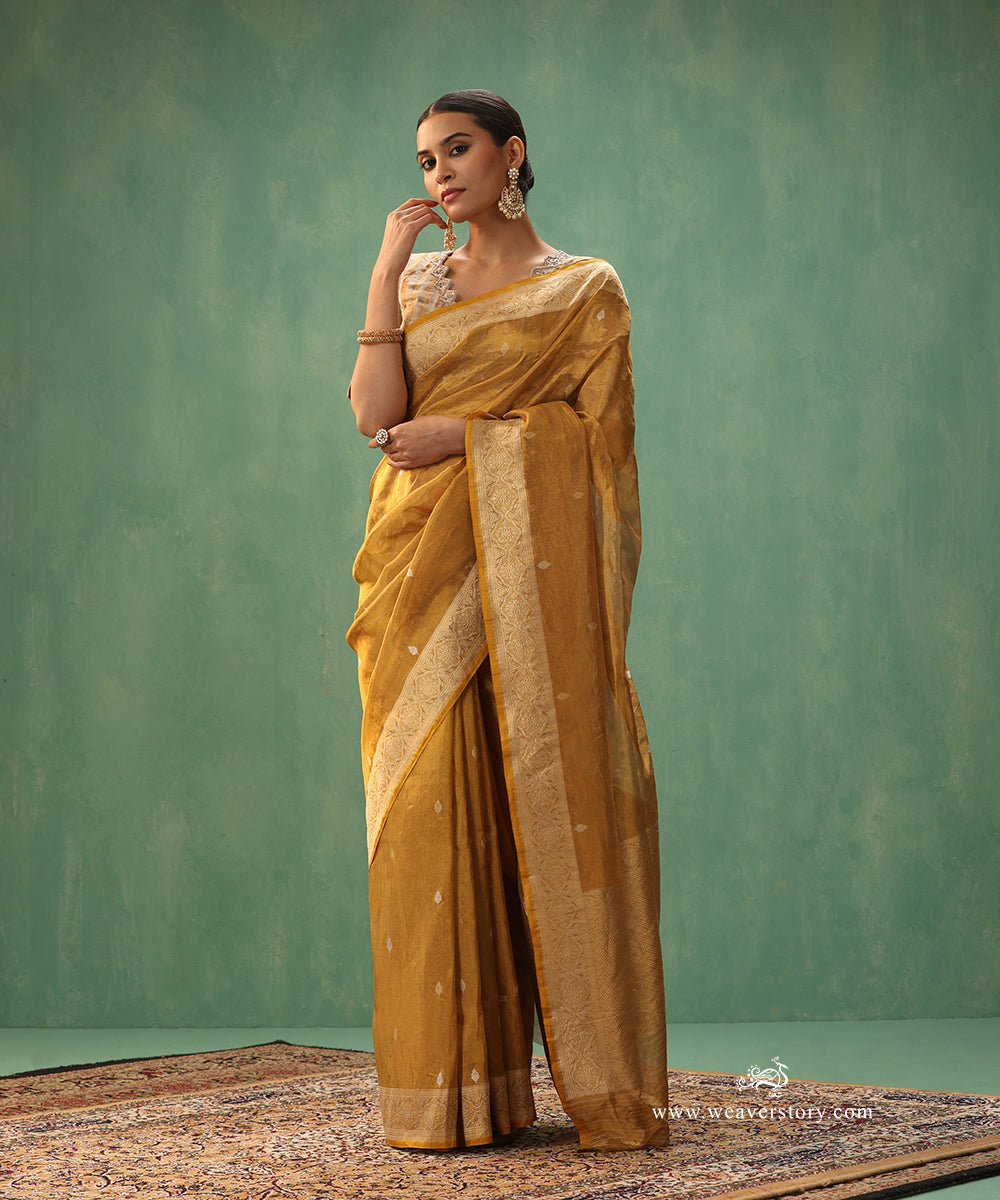 Gold_Zari_Handloom_Pure_Tissue_Silk_Ektara Banarasi_Saree_With_Kadhwa_Boota_WeaverStory_02