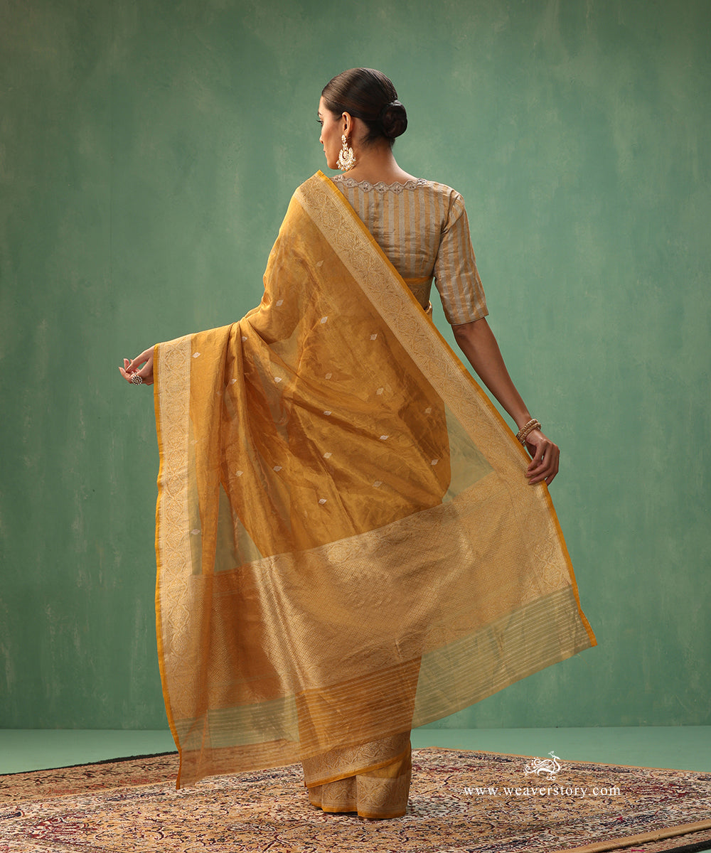 Gold_Zari_Handloom_Pure_Tissue_Silk_Ektara Banarasi_Saree_With_Kadhwa_Boota_WeaverStory_03