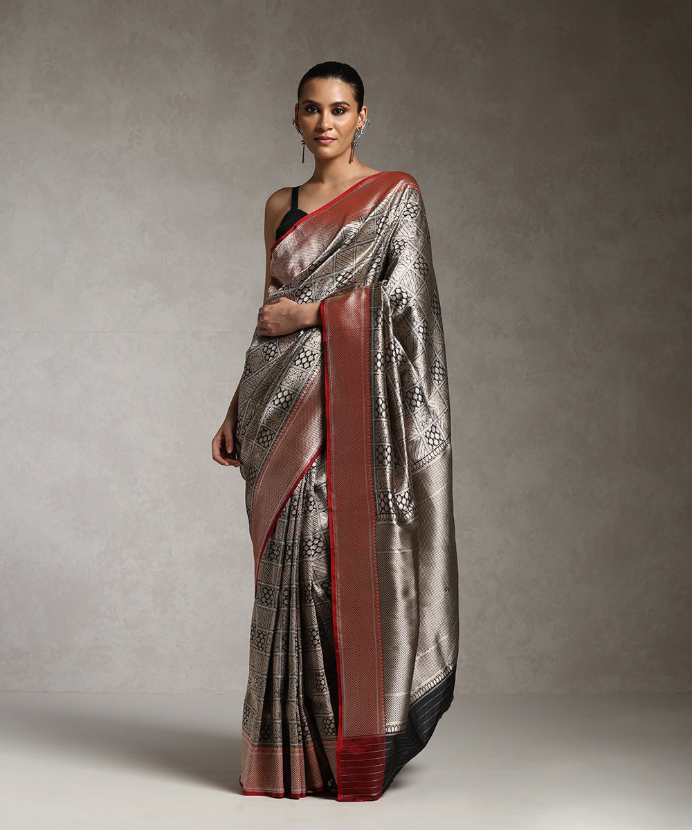 Black_Handloom_Pure_Katan_Silk_Kimkhab_Banarasi_Saree_With_Red_Border_WeaverStory_01