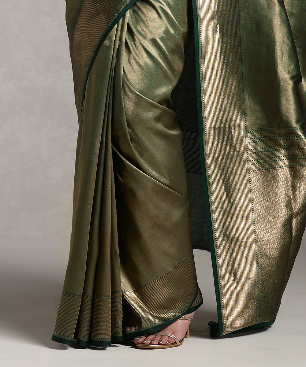 Green_Handloom_Pure_Katan_Tissue_Kimkhab_Banarasi_Saree_With_Zari_WeaverStory_04