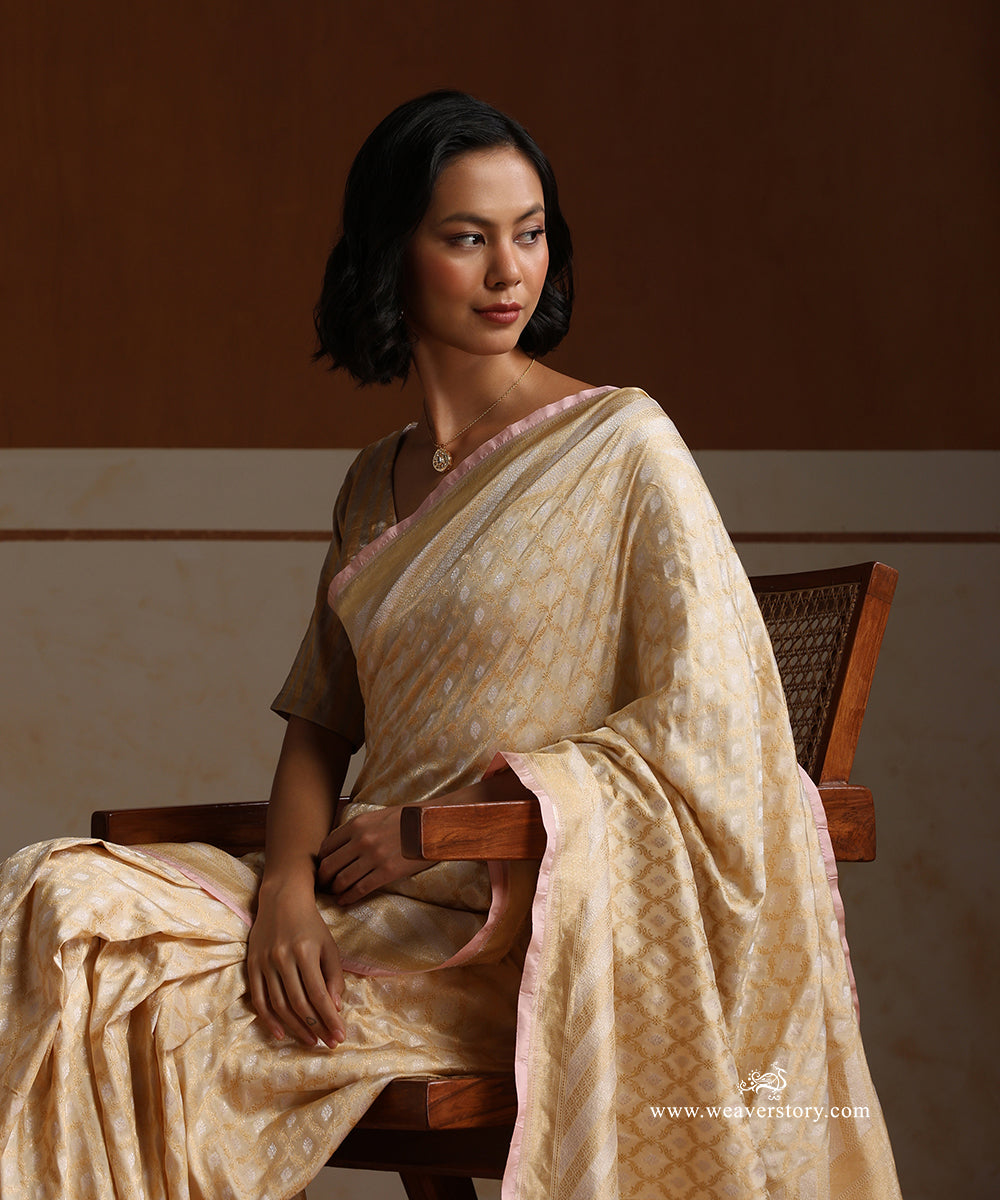 Offwhite_Pure_Katan_Silk_Handloom_Banarasi_Saree_With_Sona_Rupa_Zari_WeaverStory_01