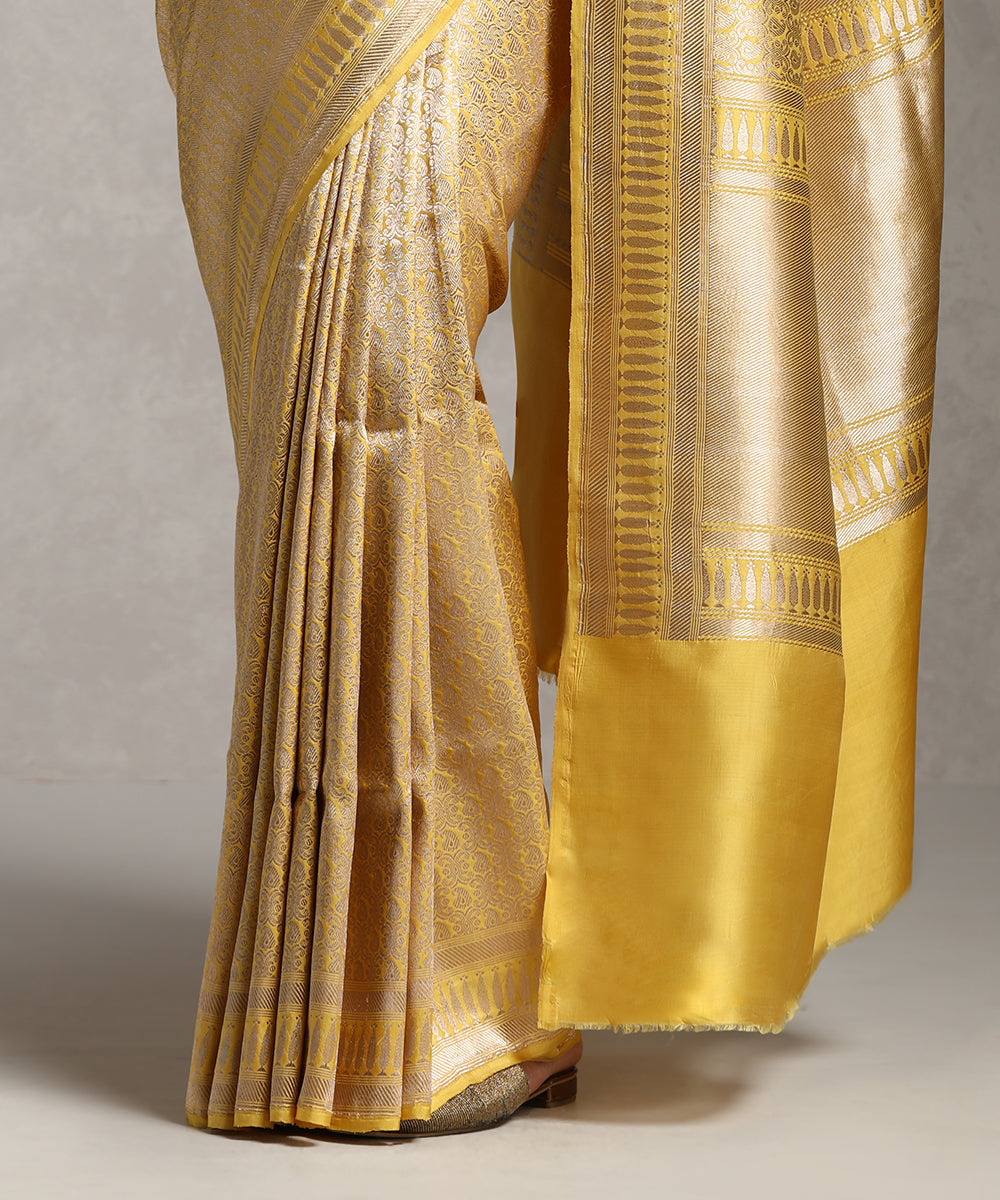 Yellow_Handloom_Pure_Katan_Silk_Kimkhab_Banarasi_Saree_With_Kairi_Motif_WeaverStory_04