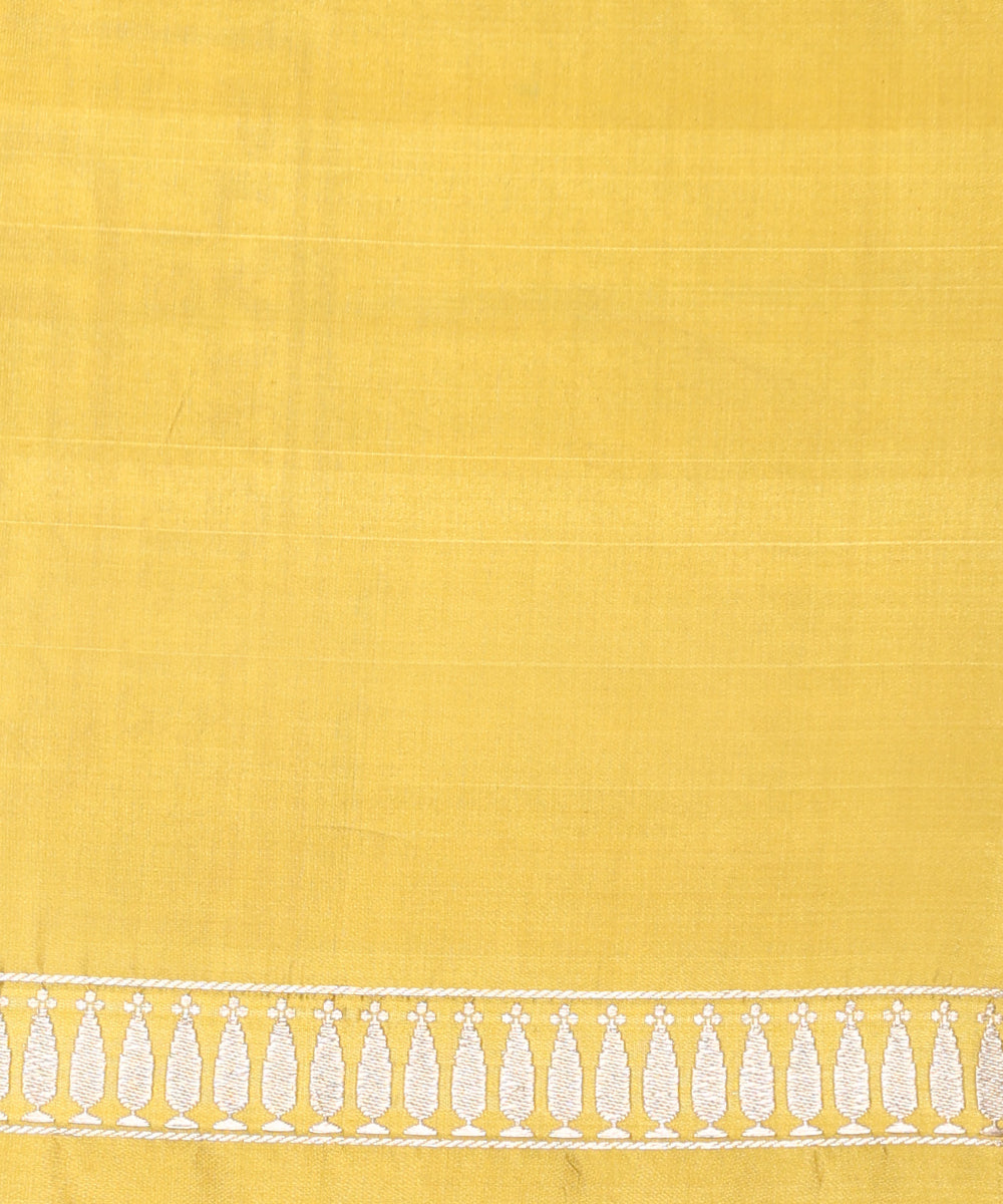 Yellow_Handloom_Pure_Katan_Silk_Kimkhab_Banarasi_Saree_With_Kairi_Motif_WeaverStory_05