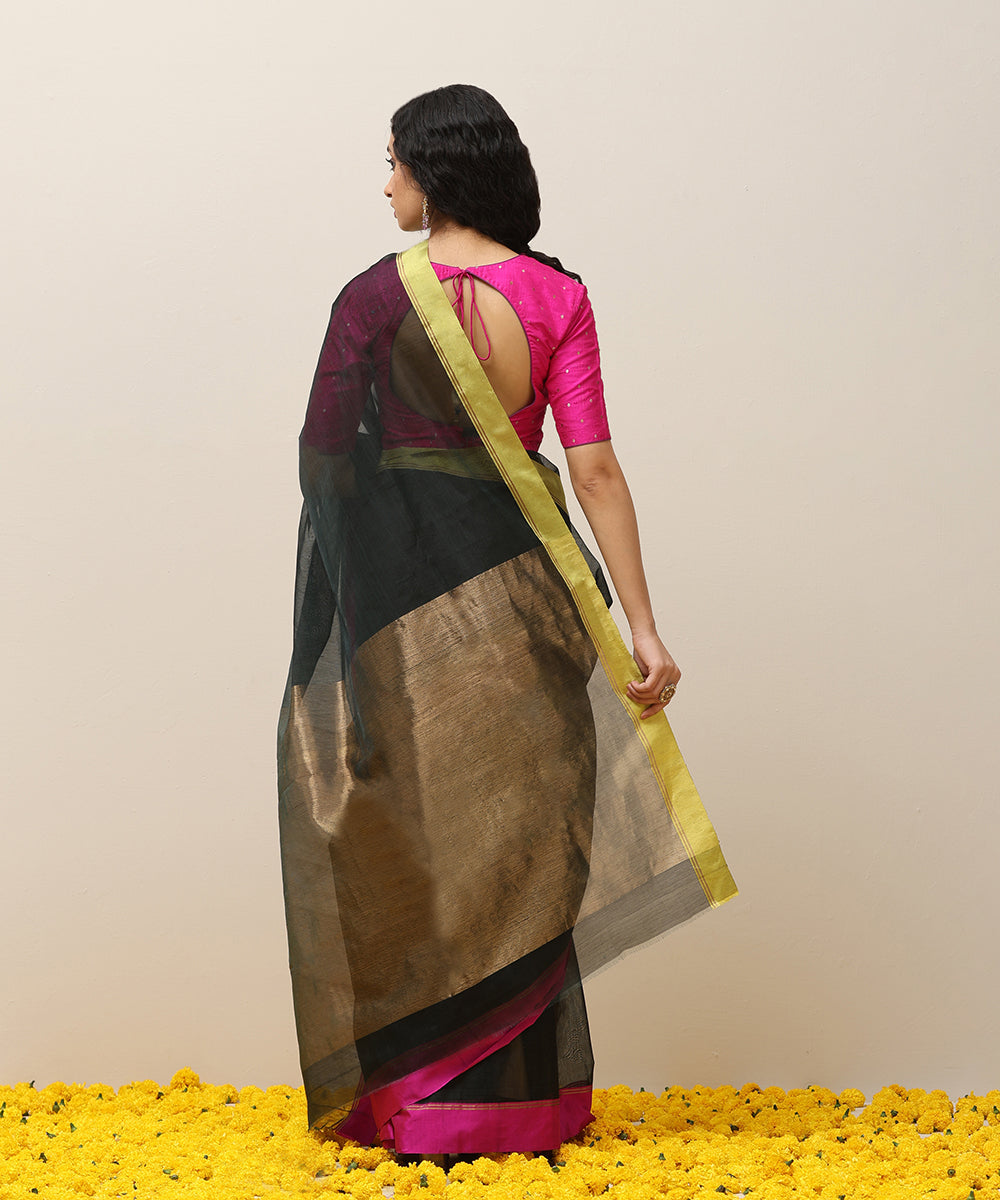 Handloom_Black_And_Green_Shot_Plain_Pure_Cotton_Chanderi_Saree_With_Border_WeaverStory_03