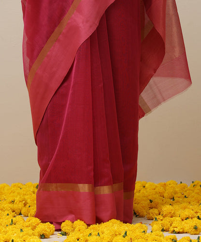 Pink_Handloom_Plain_Pure_Cotton_Chanderi_Saree_With_Peach_Border_And_Golden_Stripe_WeaverStory_04