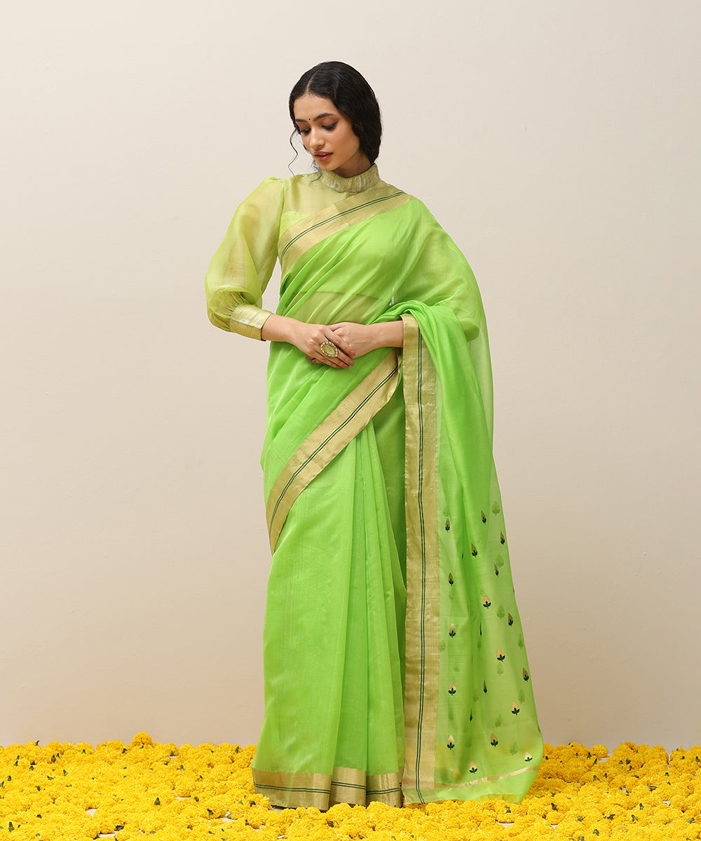 Handloom_Green_Plain_Pure_Cotton_Chanderi_Saree_With_Strawberry_Boota_And_Golden_Border_WeaverStory_02