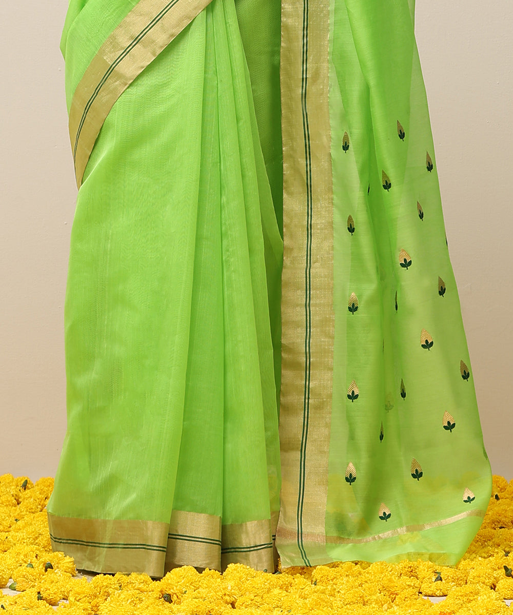 Handloom_Green_Plain_Pure_Cotton_Chanderi_Saree_With_Strawberry_Boota_And_Golden_Border_WeaverStory_04