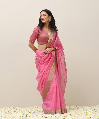 Baby_Pink_Handloom_Plain_Pure_Cotton_Chanderi_Saree_With_Strawberry_Boota_And_Golden_Border_WeaverStory_02