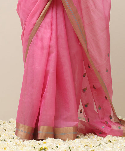 Baby_Pink_Handloom_Plain_Pure_Cotton_Chanderi_Saree_With_Strawberry_Boota_And_Golden_Border_WeaverStory_04