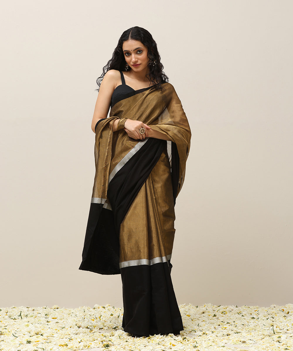 Handloom_Gold_Plain_Pure_Tissue_Chanderi_Saree_With_Black_Mashroo_Broad_Border_WeaverStory_02