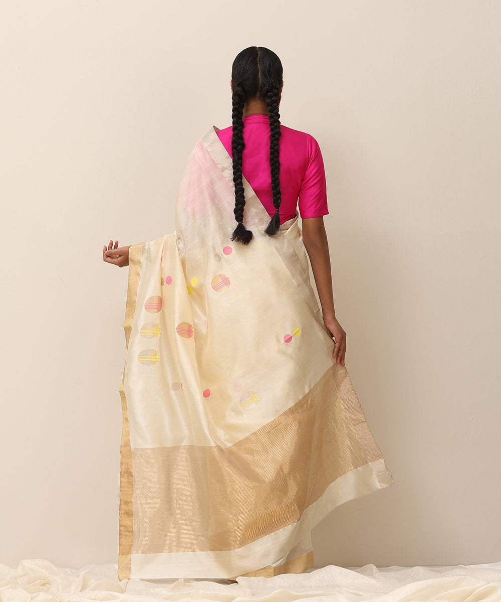 Handloom_Cream_Pure_Silk_Chanderi_Saree_With_Yellow_And_Pink_Circular_Motif_With_Gold_Zari_Plain_Border_WeaverStory_03