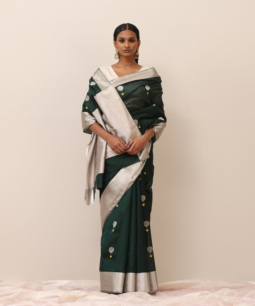 Handloom_Dark_Green_Pure_Silk_Chanderi_Saree_With_Eknaliya_Gainda_Motif_And_Silver_Border_WeaverStory_02