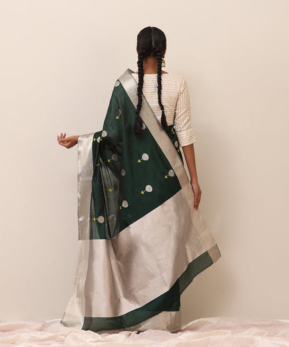 Handloom_Dark_Green_Pure_Silk_Chanderi_Saree_With_Eknaliya_Gainda_Motif_And_Silver_Border_WeaverStory_03