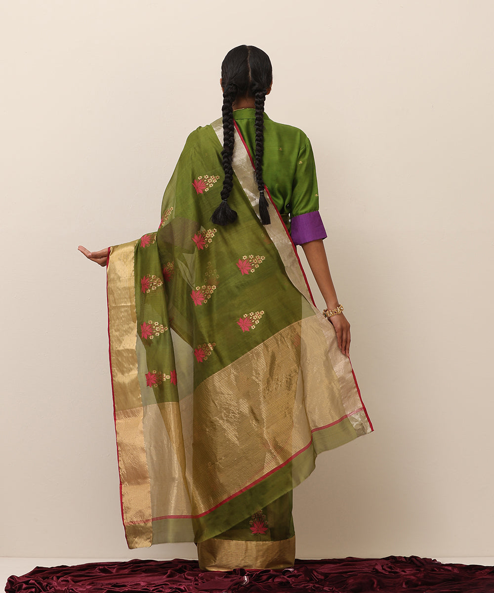 Handloom_Heena_Green_Pure_Silk_Chanderi_Saree_With_Floral_Motif_And_Golden_Border_WeaverStory_03