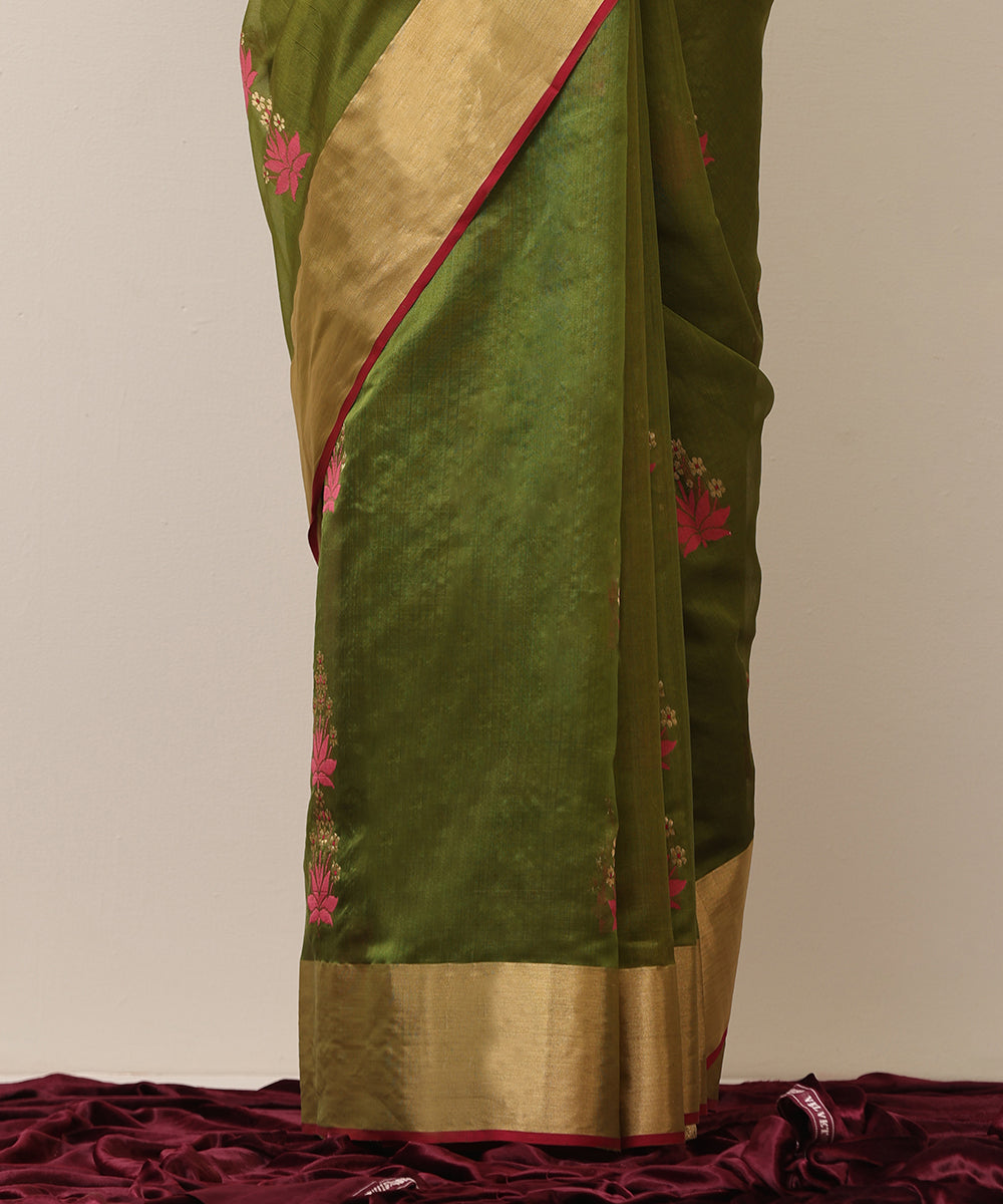 Handloom_Heena_Green_Pure_Silk_Chanderi_Saree_With_Floral_Motif_And_Golden_Border_WeaverStory_04