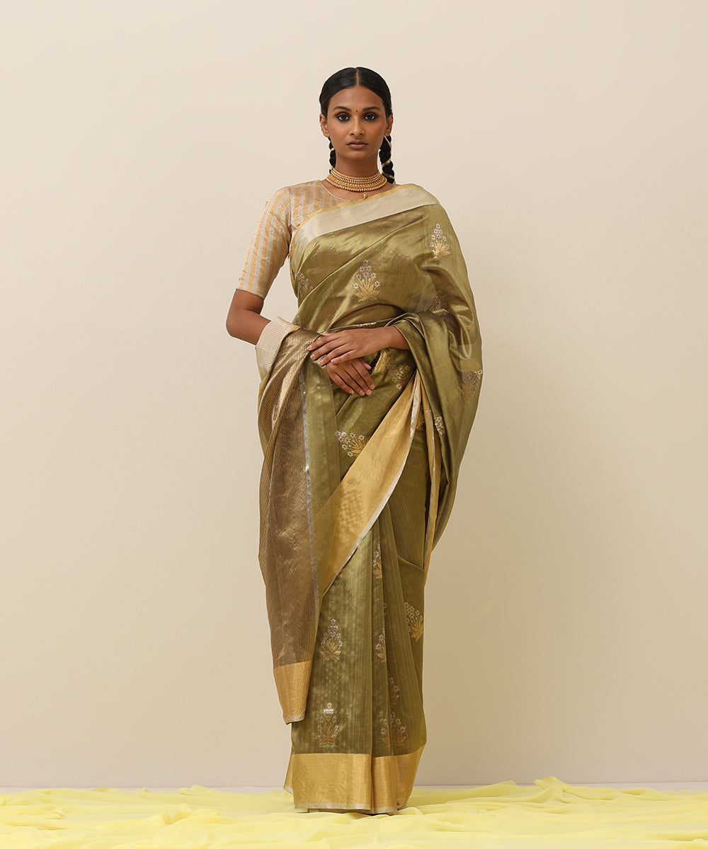 Olive_Green_Handloom_Pure_Silk_Chanderi_Saree_With_Eknaliya_Floral_Motif_And_Golden_Border_With_Silver_Selvadge_WeaverStory_02
