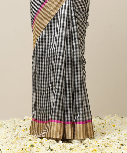 Black_And_White_Handloom_Checks_Pure_Silk_Chanderi_Saree_With_Golden_Border_WeaverStory_04