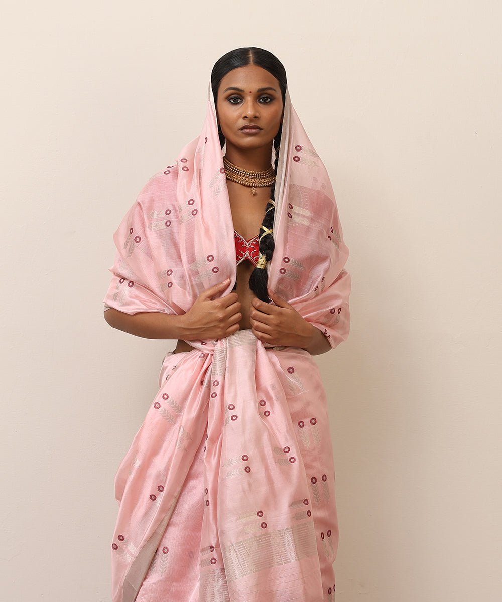 Handloom_Baby_Pink_Pure_Chanderi_Saree_With_Twin_Boota_Motif_And_Silver_Border_WeaverStory_01