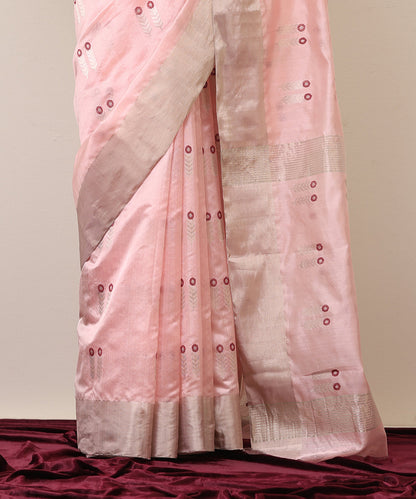 Handloom_Baby_Pink_Pure_Chanderi_Saree_With_Twin_Boota_Motif_And_Silver_Border_WeaverStory_04